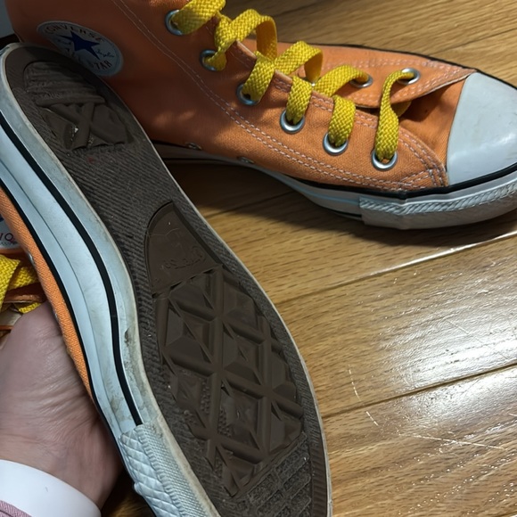 Converse - Picture 2 of 2